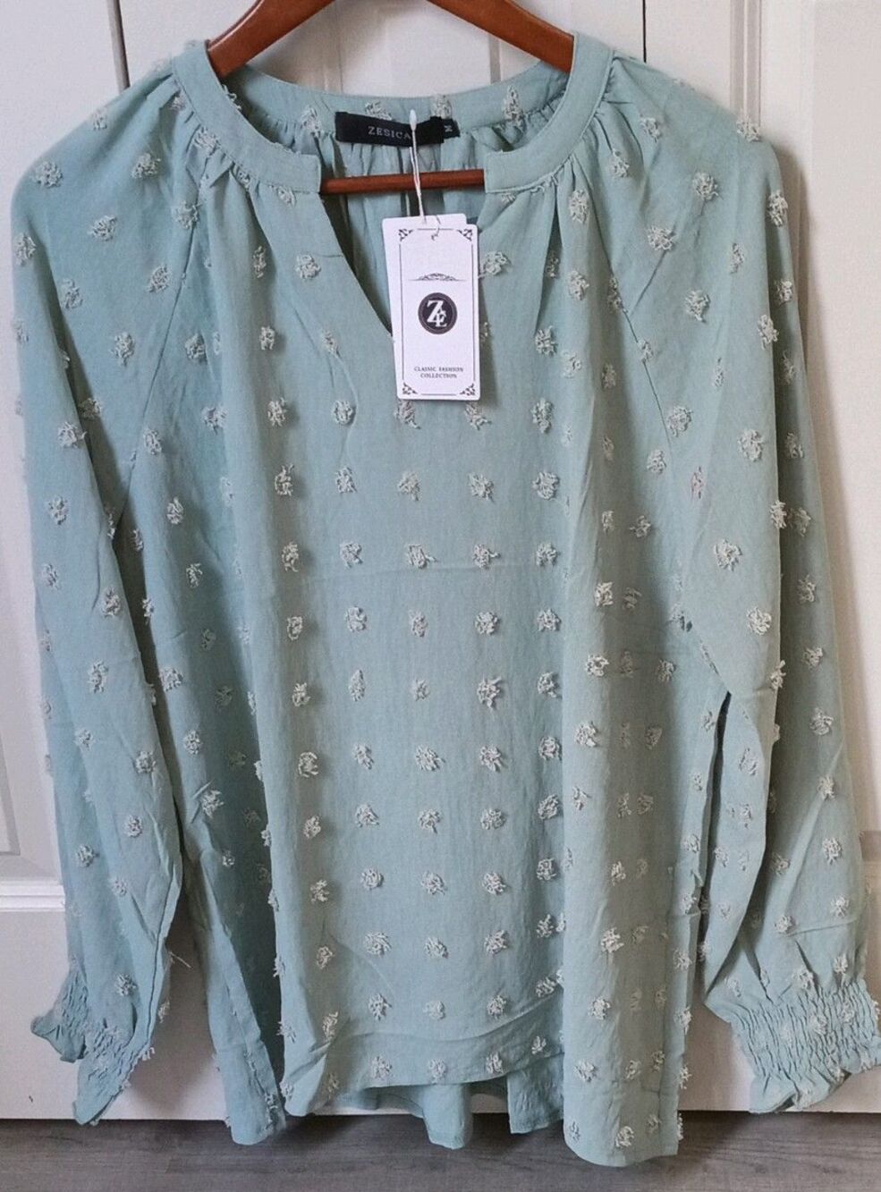 Zesica Light Blue Textured Dot Long Sleeve Blouse M Women’s Pullover